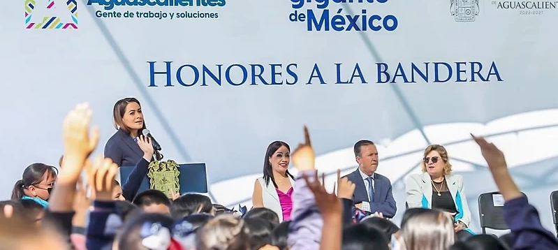 Asiste Tere Jiménez a honores a la Bandera en la Escuela Primaria Juana de Asbaje Asiste Tere Jiménez a honores a la Bandera en la Escuela Primaria Juana de Asbaje