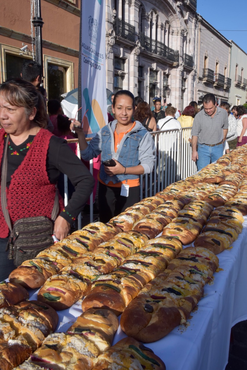 Invita DIF Estatal a las familias a disfrutar de la “Gigante Rosca de Reyes”