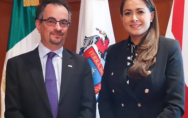 Tere Jiménez estrecha lazos de colaboración con el embajador del Reino Unido Tere Jiménez estrecha lazos de colaboración con el embajador del Reino Unido