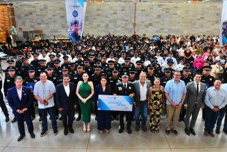 Reconoce tere Jiménez y Leo Montañez labor de policías estatales y municipales Reconoce tere Jiménez y Leo Montañez labor de policías estatales y municipales