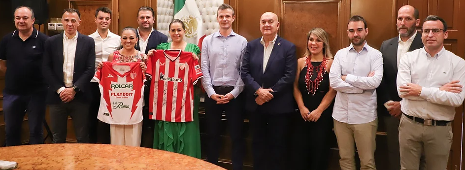 El Necaxa celebra sus 100 años con un partido contra el Athletic Club de Bilbao El Necaxa celebra sus 100 años con un partido contra el Athletic Club de Bilbao