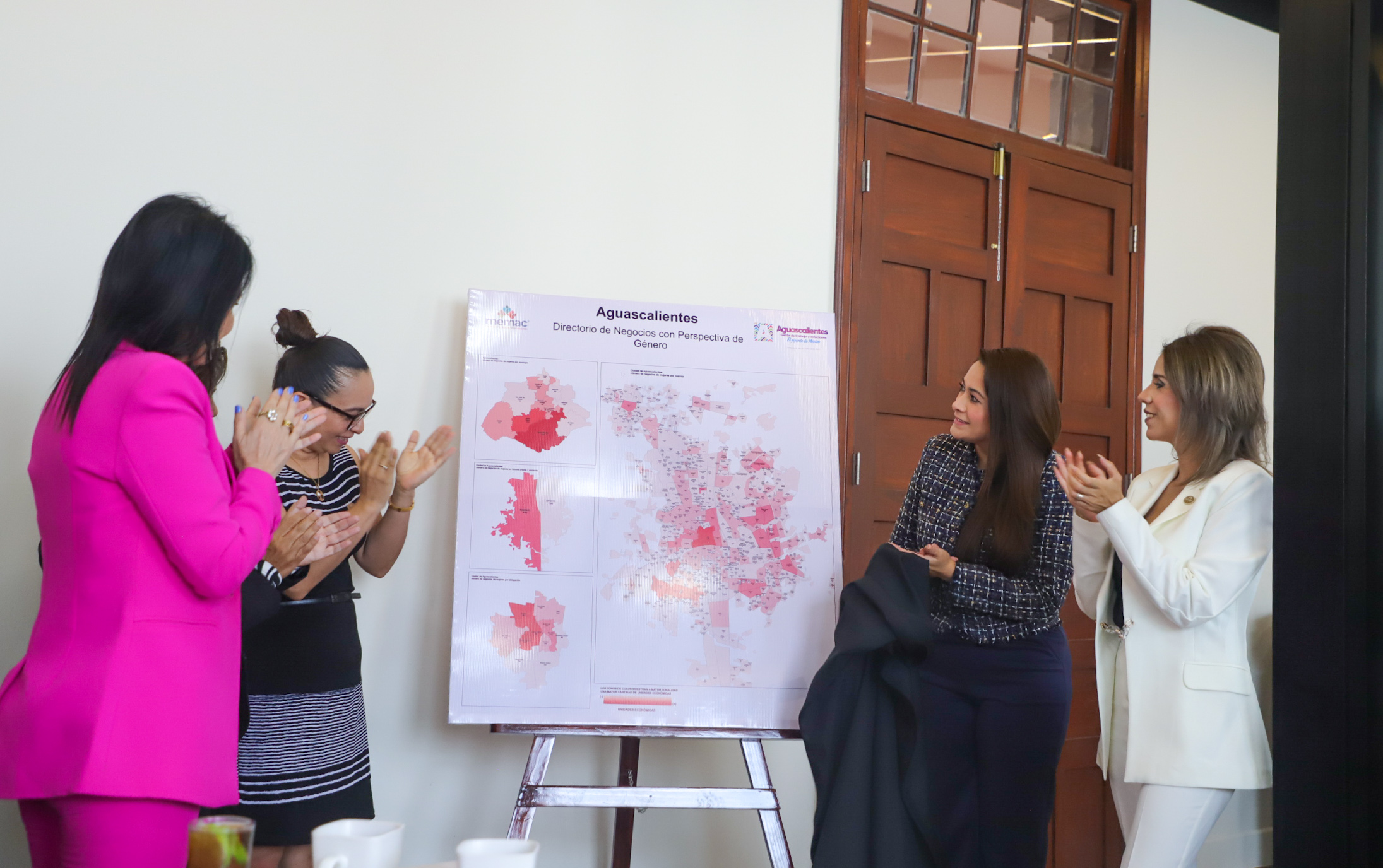 Mujeres empresarias trabajan de la mano con Tere Jiménez en el fortalecimiento de este sector Mujeres empresarias trabajan de la mano con Tere Jiménez en el fortalecimiento de este sector