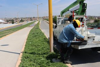 Municipio intensifica mantenimiento al alumbrado público en colonias del oriente