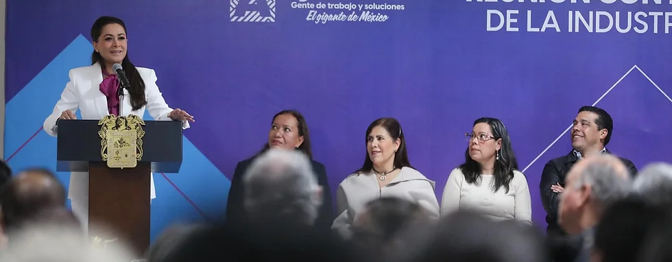 RECONOCE TERE JIMÉNEZ A TRABAJADORES QUE ELABORARON UNIFORMES ESCOLARES PARA ESTUDIANTES DEL ESTADO