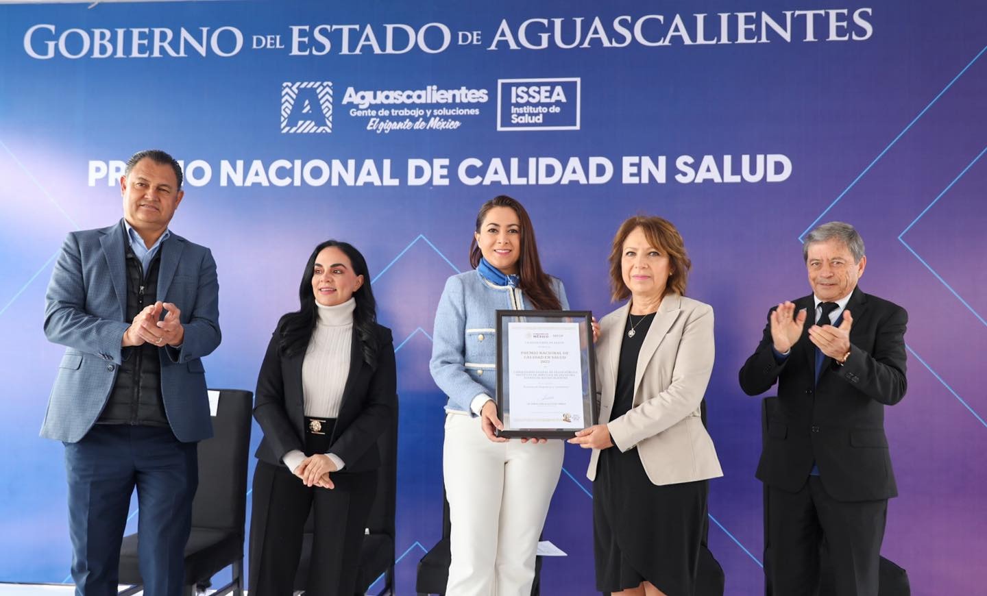 LA SECRETARÍA DE SALUD FEDERAL RECONOCE AL LABORATORIO ESTATAL DE SALUD PÚBLICA COMO EL MEJOR DEL PAÍS LA SECRETARÍA DE SALUD FEDERAL RECONOCE AL LABORATORIO ESTATAL DE SALUD PÚBLICA COMO EL MEJOR DEL PAÍS