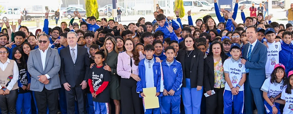 ASISTE TERE JIMÉNEZ A HONORES A LA BANDERA EN LA SECUNDARIA GENERAL No.37 ASISTE TERE JIMÉNEZ A HONORES A LA BANDERA EN LA SECUNDARIA GENERAL No.37
