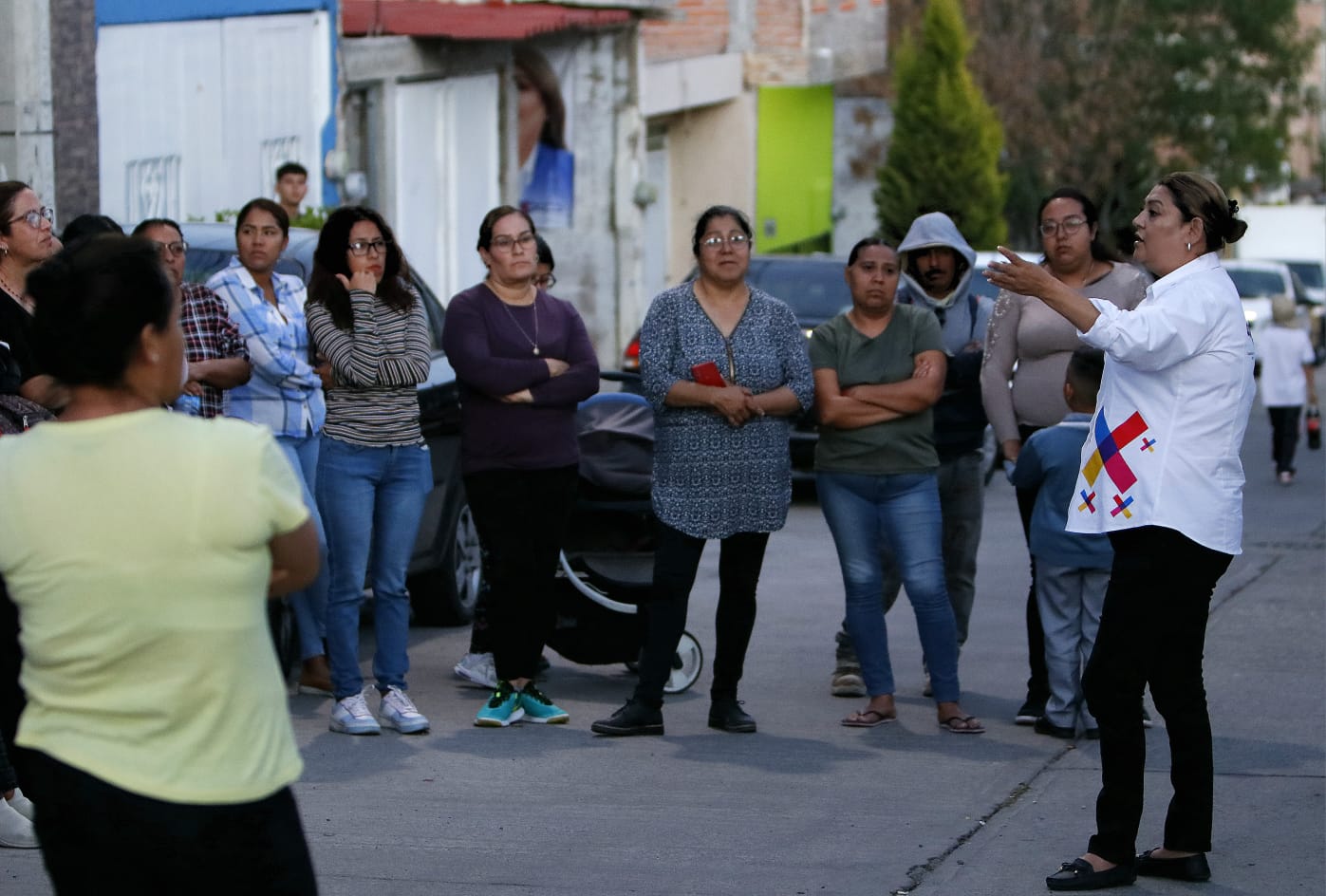 Moni Becerra, se ha comprometido a que una vez ganada la elección, enfocará esfuerzos en promover iniciativas para que las niñas y niños menores de 3 años hijos de madres jóvenes y solteras Moni Becerra, se ha comprometido a que una vez ganada la elección, enfocará esfuerzos en promover iniciativas para que las niñas y niños menores de 3 años hijos de madres jóvenes y solteras