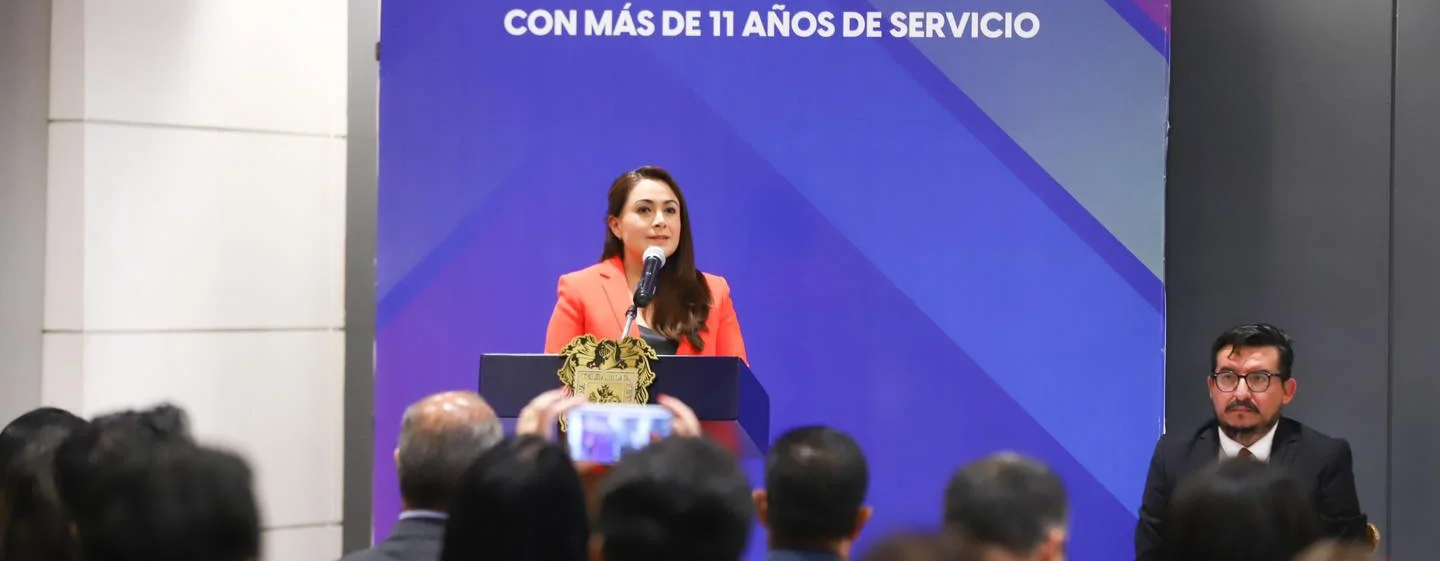 ENTREGA TERE JIMÉNEZ 570 PLAZAS A DOCENTES DE AGUASCALIENTES ENTREGA TERE JIMÉNEZ 570 PLAZAS A DOCENTES DE AGUASCALIENTES