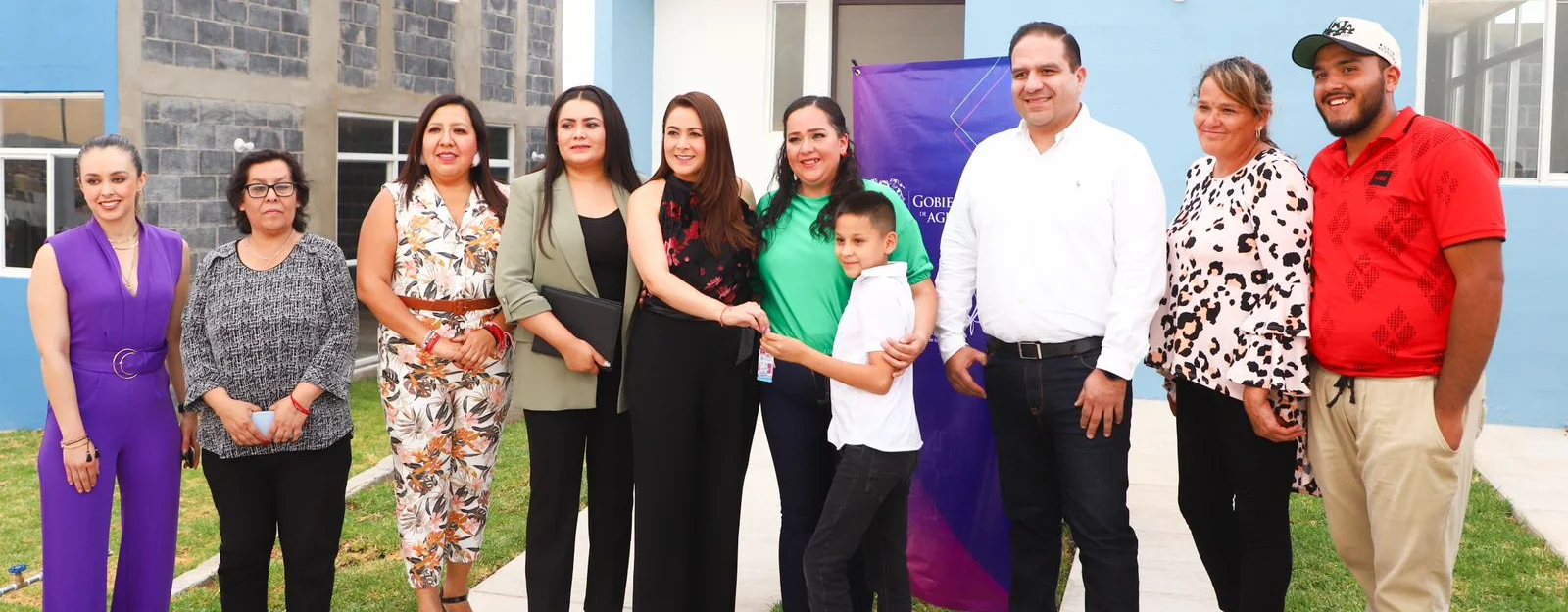ENTREGA TERE JIMÉNEZ VIVIENDAS A GANADORES DEL SORTEO DEL DÍA DE LA FAMILIA