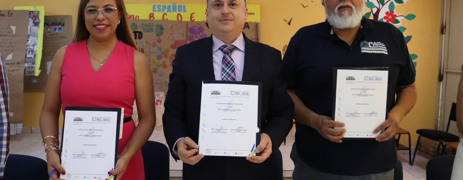 TERE JIMÉNEZ APOYA A MAESTROS RURALES PARA QUE ESTUDIEN UNA MAESTRÍA