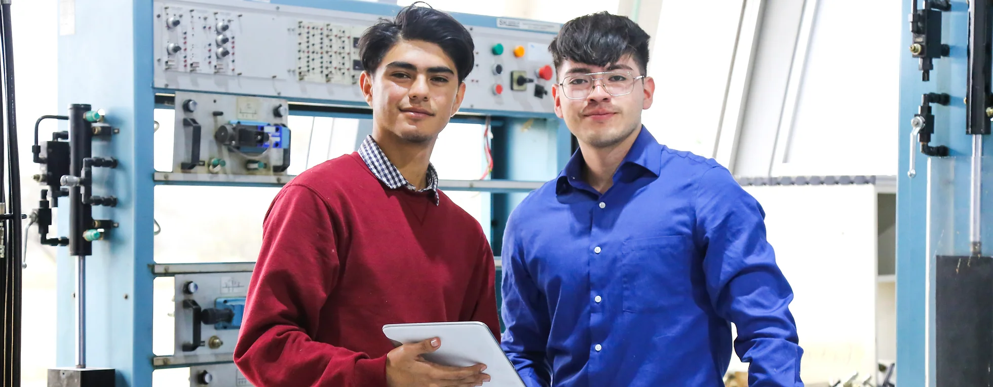 JÓVENES DE LA UTA COMPLEMENTAN SU FORMACIÓN EN EMPRESAS LOCALES