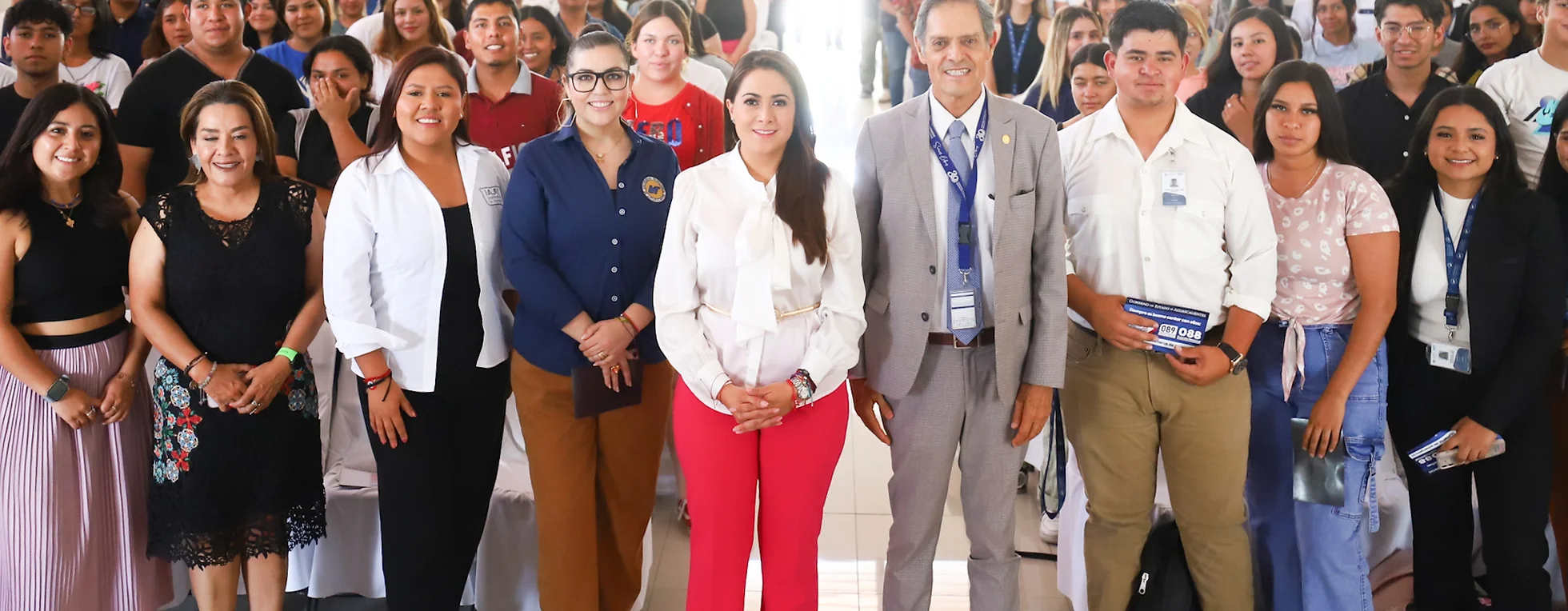 TERE JIMÉNEZ VISITA LAS UNIVERSIDADES; INVITA A LOS ESTUDIANTES A PREPARARSE PARA CONSTRUIR UN MEJOR AGUASCALIENTES