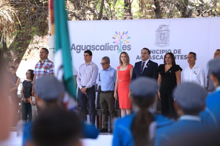 RECONOCE JOSÉ JUAN SÁNCHEZ BARBA A ESTUDIANTES DESTACADOS DE PRIMARIA RECONOCE JOSÉ JUAN SÁNCHEZ BARBA A ESTUDIANTES DESTACADOS DE PRIMARIA