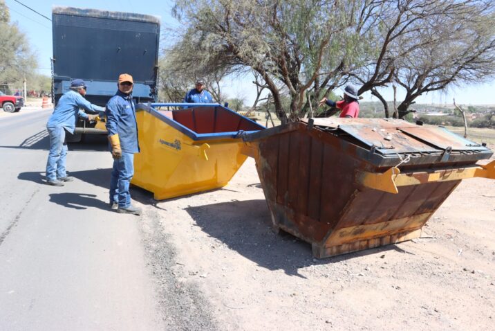 REFUERZA MUNICIPIO OPERATIVO DE RENOVACIÓN Y CAMBIO DE CONTENEDORES DE DESECHOS REFUERZA MUNICIPIO OPERATIVO DE RENOVACIÓN Y CAMBIO DE CONTENEDORES DE DESECHOS