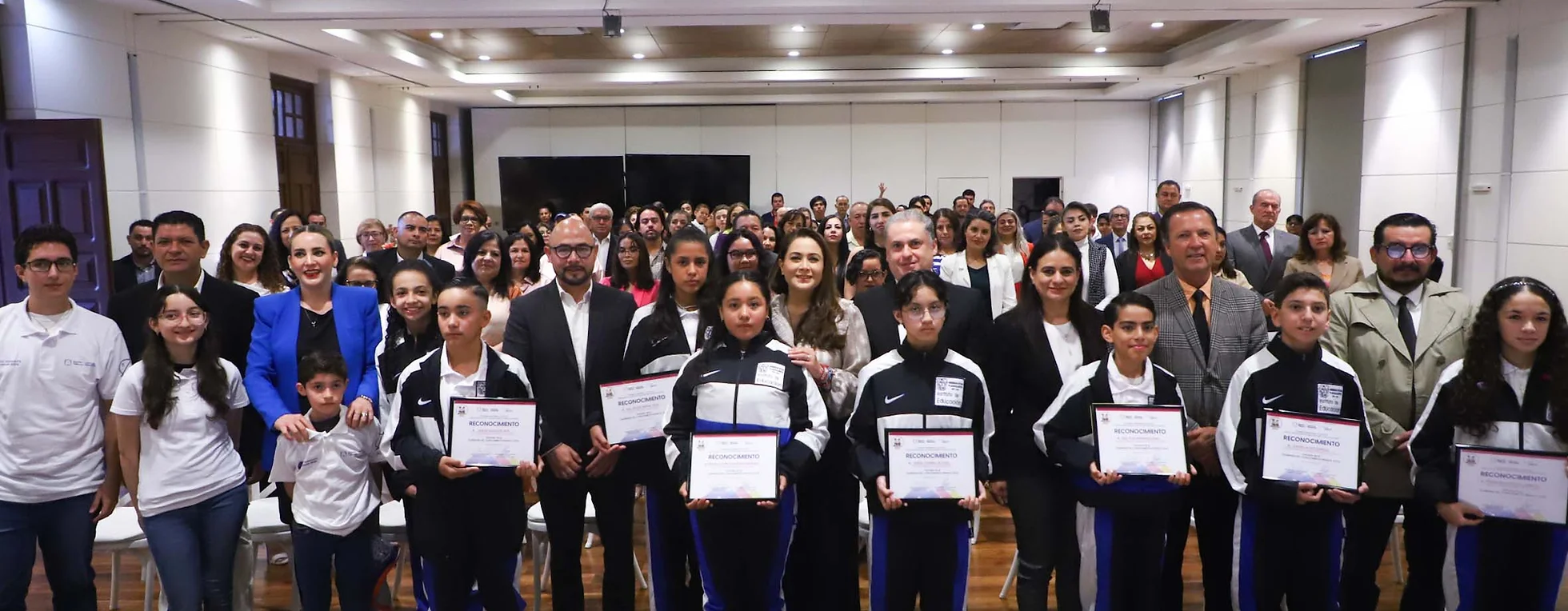 CON BECAS, TERE JIMÉNEZ Y FUNDACIÓN BBVA RECONOCEN A PRIMEROS LUGARES DE LA OLIMPIADA DEL CONOCIMIENTO INFANTIL CON BECAS, TERE JIMÉNEZ Y FUNDACIÓN BBVA RECONOCEN A PRIMEROS LUGARES DE LA OLIMPIADA DEL CONOCIMIENTO INFANTIL