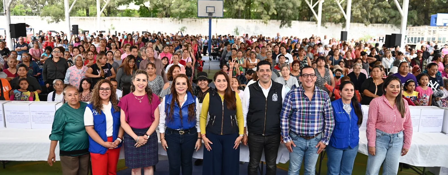 RECONOCE TERE JIMÉNEZ A MUJERES QUE TRABAJAN EN BENEFICIO DE SUS COLONIAS Y COMUNIDADES