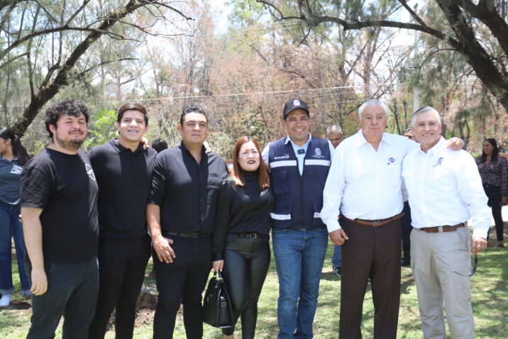 MUNICIPIO DE AGUASCALIENTES Y EMPRESAS REFORESTAN CAMELLONES DE AGUASCALIENTES MUNICIPIO DE AGUASCALIENTES Y EMPRESAS REFORESTAN CAMELLONES DE AGUASCALIENTES