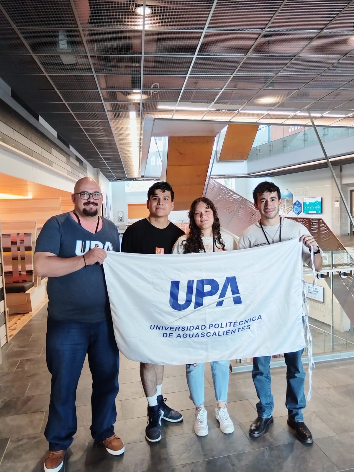 EN LA UNIVERSIDAD POLITÉCNICA DE AGUASCALIENTES FORMAMOS PROFESIONALES ALTAMENTE CAPACITADOS