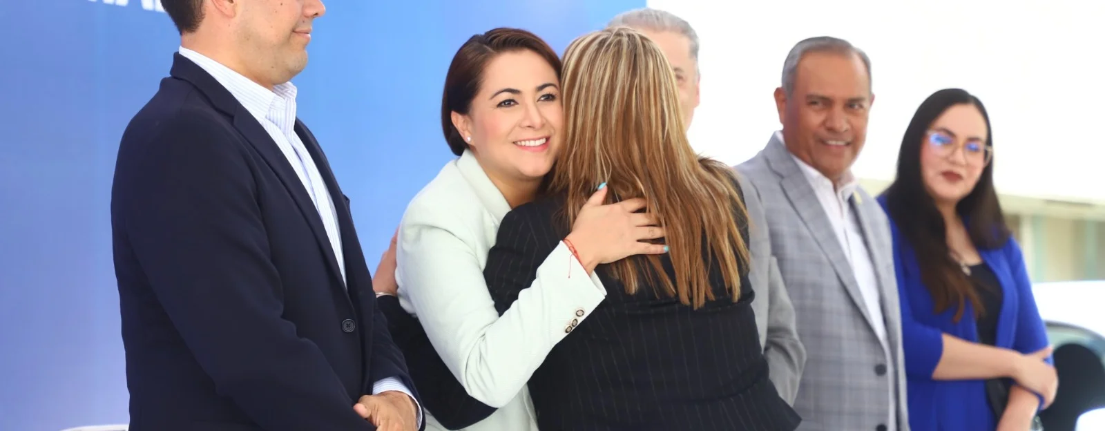 ENTREGA TERE JIMÉNEZ VEHÍCULOS A DOCENTES GANADORES DE LA RIFA POR EL DÍA DEL MAESTRO ENTREGA TERE JIMÉNEZ VEHÍCULOS A DOCENTES GANADORES DE LA RIFA POR EL DÍA DEL MAESTRO