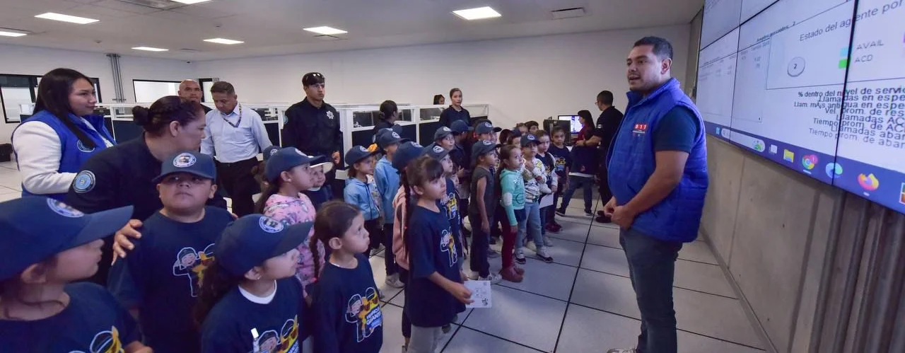 HIJAS E HIJOS DE POLICÍAS CONOCEN DE CERCA LA LABOR DE SEGURIDAD QUE REALIZAN SUS PADRES HIJAS E HIJOS DE POLICÍAS CONOCEN DE CERCA LA LABOR DE SEGURIDAD QUE REALIZAN SUS PADRES