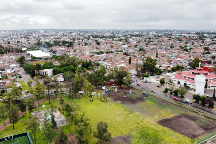 LEO MONTAÑEZ PUSO EN MARCHA CONSTRUCCIÓN DE CANCHA DE BÉISBOL DE PASTO SINTÉTICO