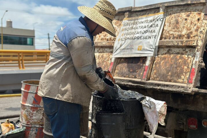 MANTIENE MUNICIPIO LABORES INTENSIVAS DE DESMALEZADO Y BACHEO EN DIVERSOS PUNTOS DE LA CIUDAD MANTIENE MUNICIPIO LABORES INTENSIVAS DE DESMALEZADO Y BACHEO EN DIVERSOS PUNTOS DE LA CIUDAD