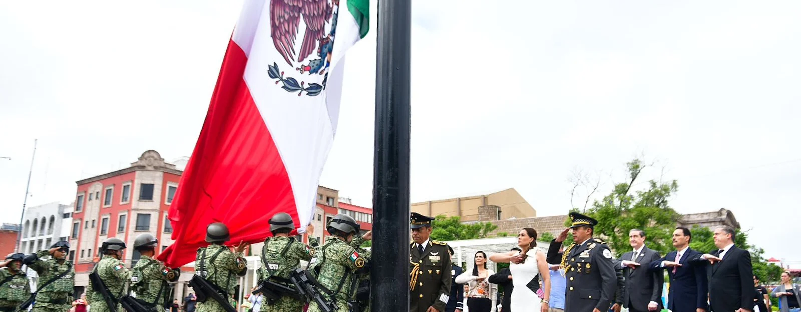 TERE JIMÉNEZ ENCABEZA EL DESFILE CONMEMORATIVO DEL 214 ANIVERSARIO DEL INICIO DE LA INDEPENDENCIA DE MÉXICO TERE JIMÉNEZ ENCABEZA EL DESFILE CONMEMORATIVO DEL 214 ANIVERSARIO DEL INICIO DE LA INDEPENDENCIA DE MÉXICO