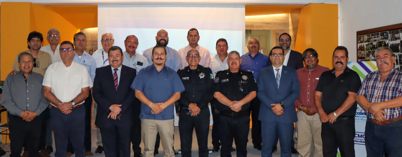 AUTORIDADES Y TRANSPORTISTAS UNEN FUERZAS PARA FORTALECER LA SEGURIDAD EN EL TRANSPORTE PÚBLICO AUTORIDADES Y TRANSPORTISTAS UNEN FUERZAS PARA FORTALECER LA SEGURIDAD EN EL TRANSPORTE PÚBLICO
