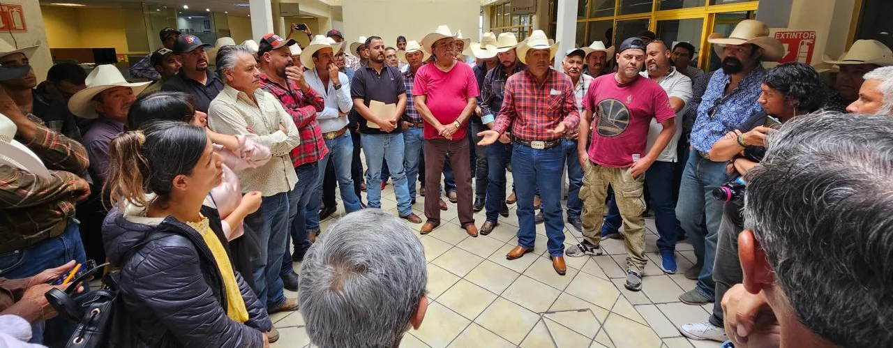 GOBIERNO DEL ESTADO Y GANADEROS ACUERDAN MEDIDAS PARA FORTALECER LA COMERCIALIZACIÓN DE SUS PRODUCTOS