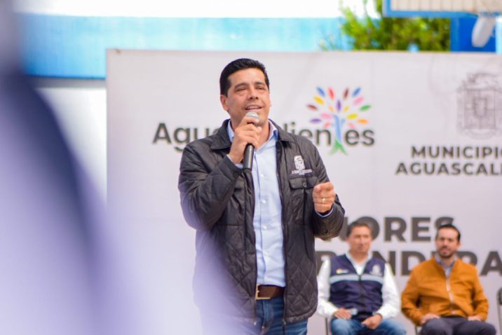 LA ESCUELA ALEJANDRO TOPETE DEL VALLE SUMA ESFUERZOS CON LEO MONTAÑEZ EN EL PROGRAMA «YO RECICLO»
