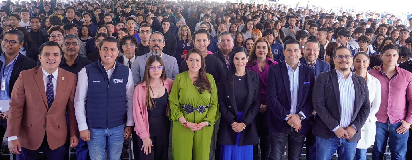 2 MIL 500 ESTUDIANTES DE AGUASCALIENTES RECIBEN DE MANOS DE TERE JIMÉNEZ BECAS DE TRANSPORTE PÚBLICO 2 MIL 500 ESTUDIANTES DE AGUASCALIENTES RECIBEN DE MANOS DE TERE JIMÉNEZ BECAS DE TRANSPORTE PÚBLICO