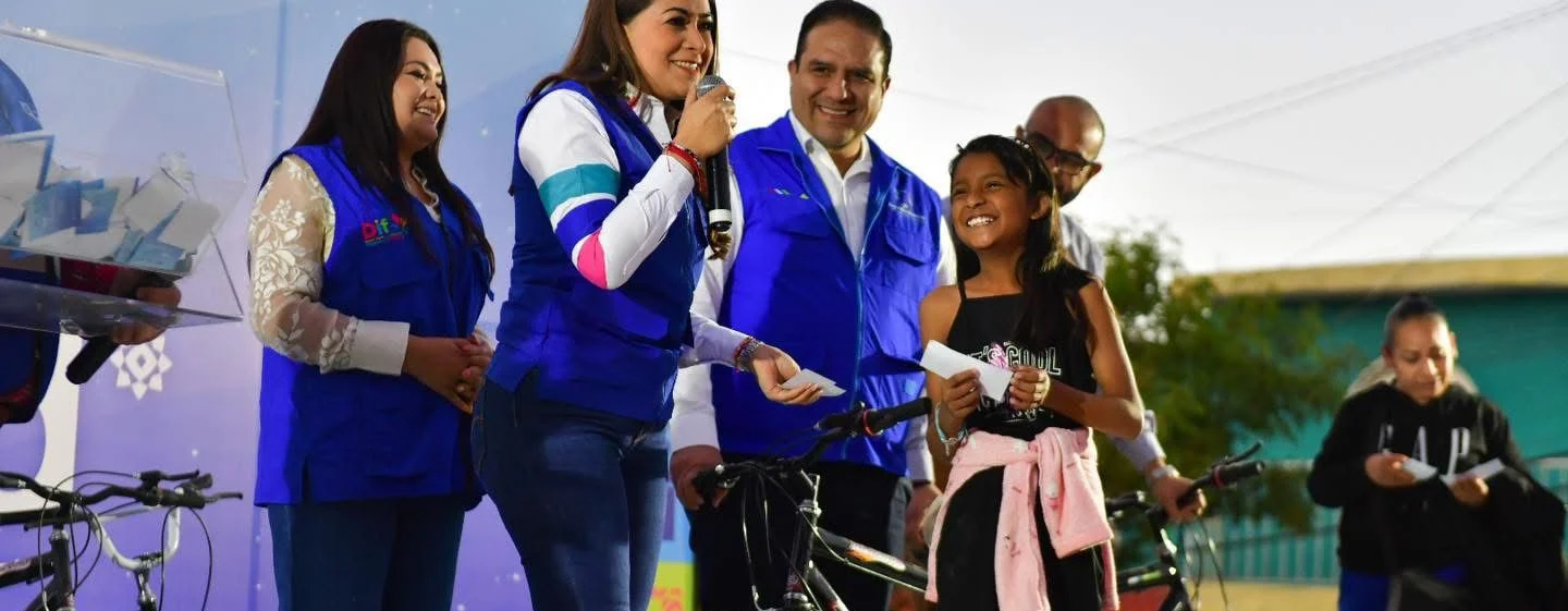 CELEBRA TERE JIMÉNEZ LA NAVIDAD CON LAS FAMILIAS DE AGUASCALIENTES CELEBRA TERE JIMÉNEZ LA NAVIDAD CON LAS FAMILIAS DE AGUASCALIENTES