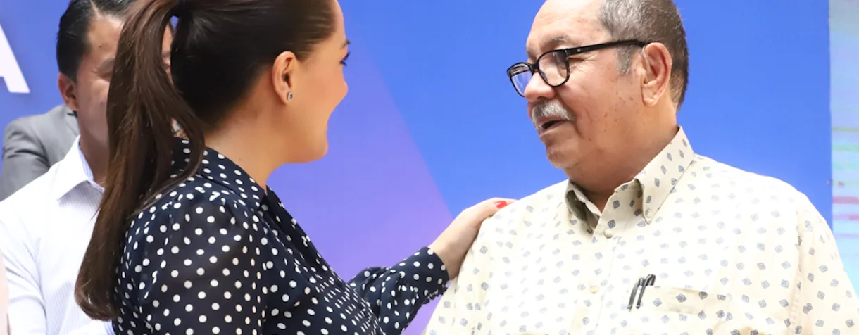 ENTREGA TERE JIMÉNEZ LENTES, AUXILIARES AUDITIVOS, ANDADERAS Y SILLAS DE RUEDAS A QUIENES MÁS LO NECESITAN