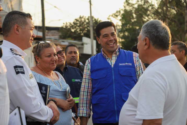 ATIENDE LEO MONTAÑEZ PETICIONES DE VECINOS DE POTREROS DEL OESTE