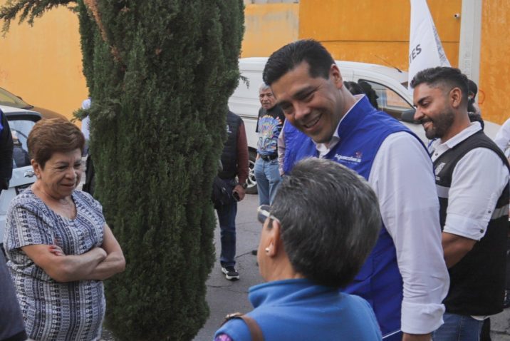 AUTORIDADES MUNICIPALES ESCUCHAN Y ATIENDEN A VECINOS DE VISTAS DE ORIENTE