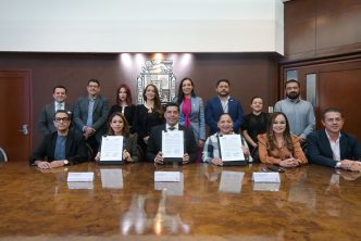 FIRMAN MUNICIPIO DE AGUASCALIENTES E IEE CONVENIO PARA FORTALECER LA PARTICIPACIÓN CIUDADANA FIRMAN MUNICIPIO DE AGUASCALIENTES E IEE CONVENIO PARA FORTALECER LA PARTICIPACIÓN CIUDADANA