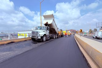 CONTINÚA MUNICIPIO CON TRABAJOS DE MANTENIMIENTO EN EL PUENTE DE SEGUNDO ANILLO Y AV. DE LOS MAESTROS