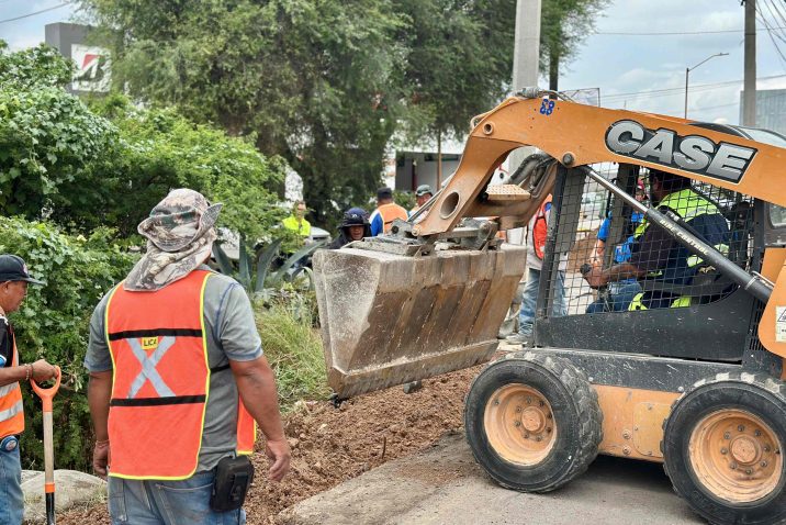 INICIA SECRETARÍA DE OBRAS PÚBLICAS CONSTRUCCIÓN DE BANQUETAS Y GUARNICIONES EN EL BOULEVARD A ZACATECAS