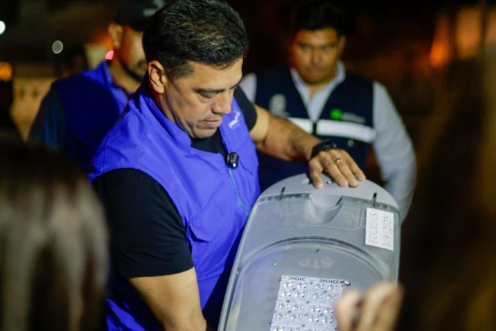 ENCABEZA LEO MONTAÑEZ OPERATIVO NOCTURNO DE LIMPIEZA EN PUENTE VEHICULAR DE PRIMER ANILLO EN LAS VIÑAS