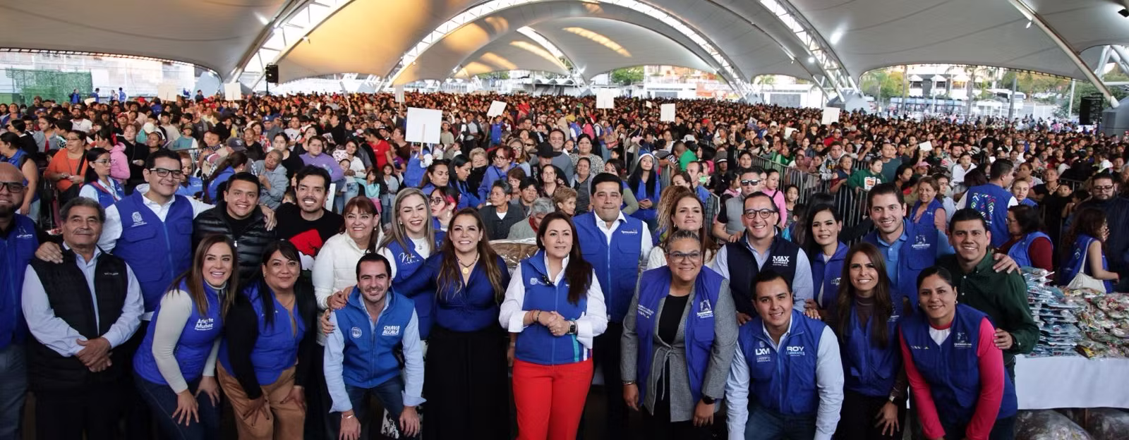 TERE JIMÉNEZ CELEBRA POSADA NAVIDEÑA JUNTO A MILES DE FAMILIAS EN LA CAPITAL