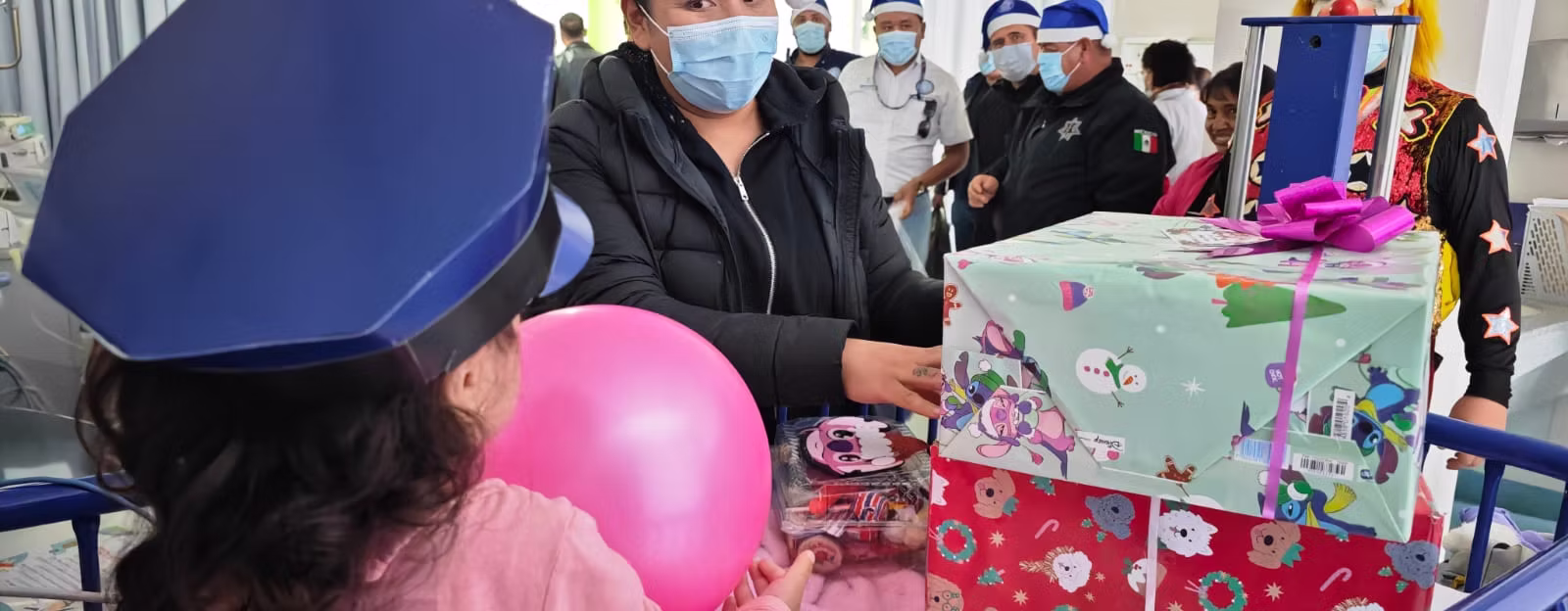 NIÑAS Y NIÑOS DEL HOSPITAL HIDALGO RECIBIERON JUGUETES POR PARTE DE LA SECRETARÍA DE SEGURIDAD PÚBLICA ESTATAL NIÑAS Y NIÑOS DEL HOSPITAL HIDALGO RECIBIERON JUGUETES POR PARTE DE LA SECRETARÍA DE SEGURIDAD PÚBLICA ESTATAL
