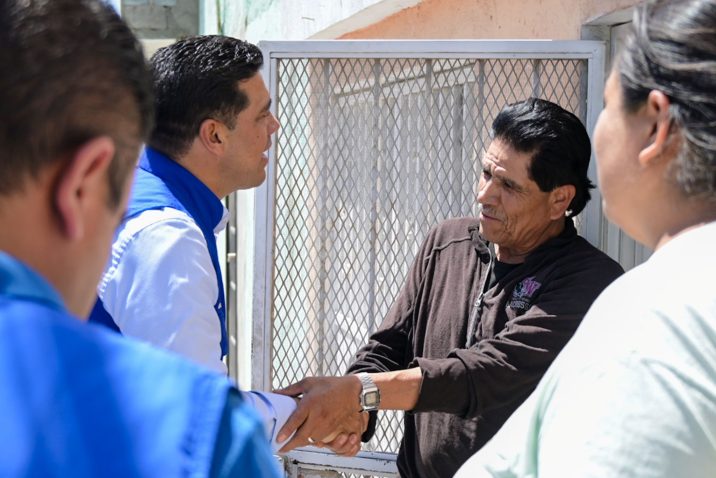 MANTIENE LEO MONTAÑEZ CERCANÍA CON HABITANTES DE LA COLONIA INSURGENTES