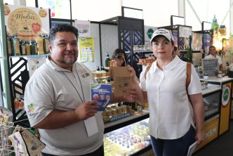 RECONOCE SEMADESU PRÁCTICAS AMBIENTALES CON ENTREGA DE CALCOMANÍAS “HUELLA VERDE EMPRESA SUSTENTABLE”