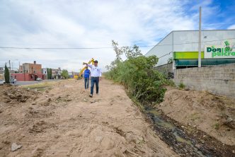 REFUERZA LEO MONTAÑEZ LIMPIEZA PREVENTIVA EN EL CANAL DE LA COLONIA LA ESTRELLA