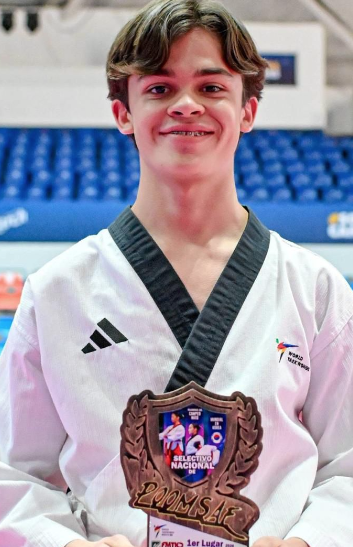 LOS HERMANOS MARTÍNEZ, CAMPEONES NACIONALES DE TAEKWONDO LOS HERMANOS MARTÍNEZ, CAMPEONES NACIONALES DE TAEKWONDO
