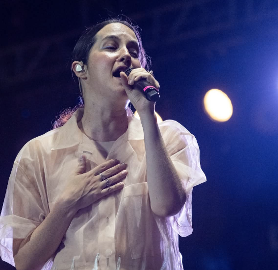 Miles de personas se dieron cita en el Foro del Lago para escuchar a Ximena Sariñana