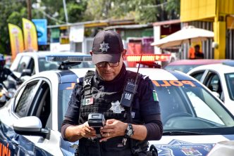 EXHORTA POLICÍA VIAL A NO UTILIZAR EL CELULAR AL CONDUCIR PARA PREVENIR ACCIDENTES