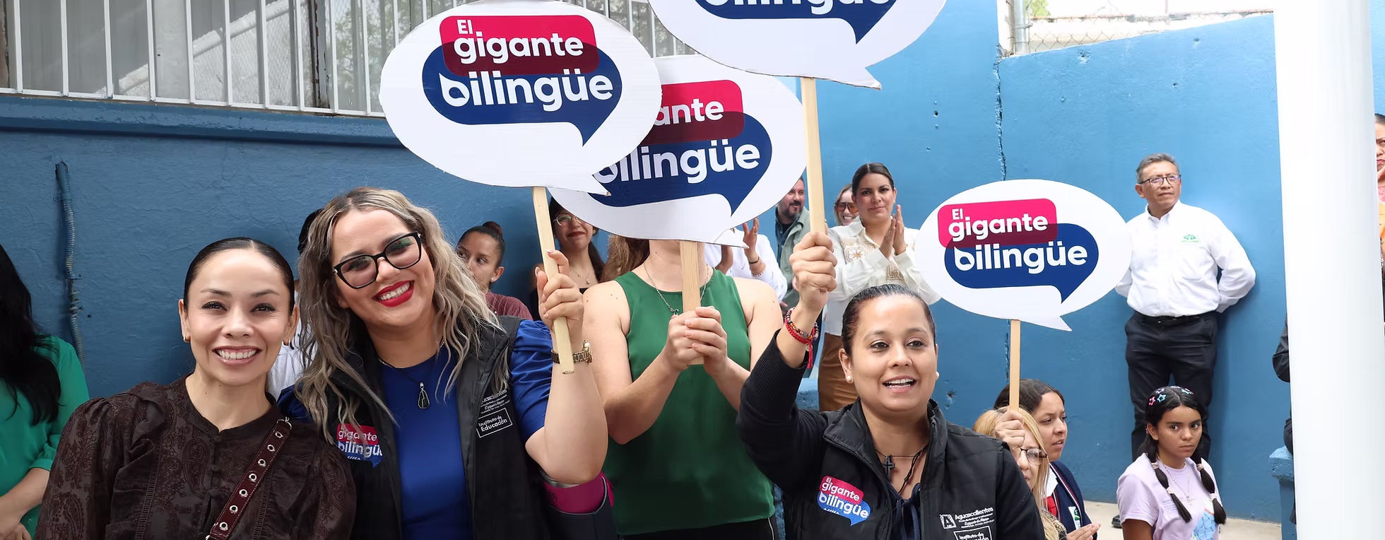 EL GIGANTE BILINGÜE TAMBIÉN SE CONSTRUYE RESPALDANDO A SUS MAESTROS, FORMADORES DE OPORTUNIDADES