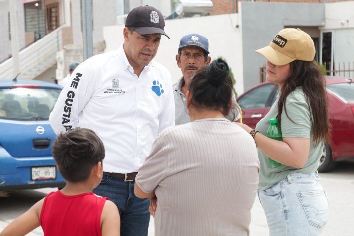 LEO MONTAÑEZ DIALOGÓ CON HABITANTES DE HACIENDA SAN MARCOS LEO MONTAÑEZ DIALOGÓ CON HABITANTES DE HACIENDA SAN MARCOS