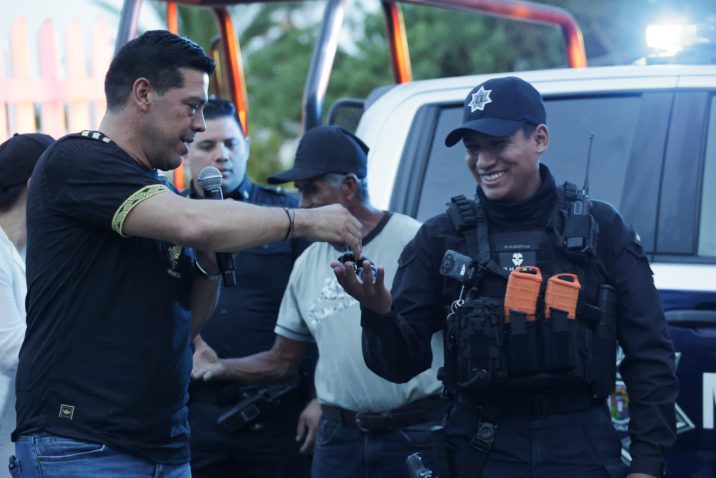 ENTREGA LEO MONTAÑEZ NUEVA PATRULLA PARA EL FRACCIONAMIENTO BENITO PALOMINO DENA ENTREGA LEO MONTAÑEZ NUEVA PATRULLA PARA EL FRACCIONAMIENTO BENITO PALOMINO DENA